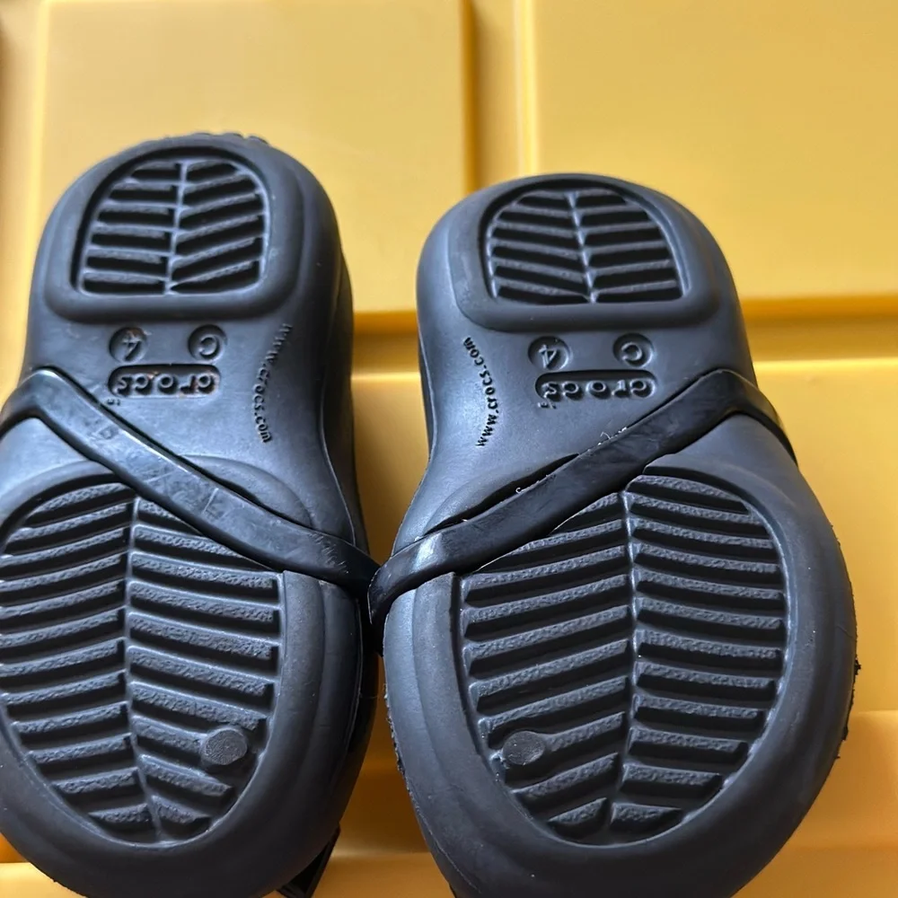 CROCS Black Bow Kids Dress Shoes - Picture 3 of 8